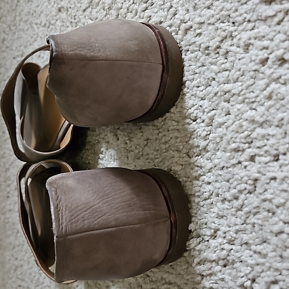 Lucky Brand Gallah Women's Taupe Criss Cross Flats Leather Sandals Size 9 - Picture 7 of 9